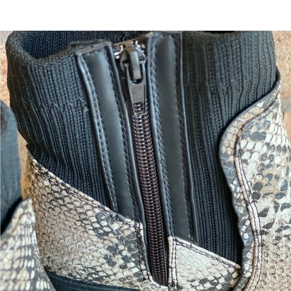 Qupid Black & Tan Faux Snakeskin Sock Ankle Chunky Blick Heel Boots Size 7